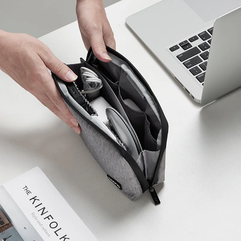 Organizzatore per cavi a forma - Tech Accessories Storage recensione e prezzo